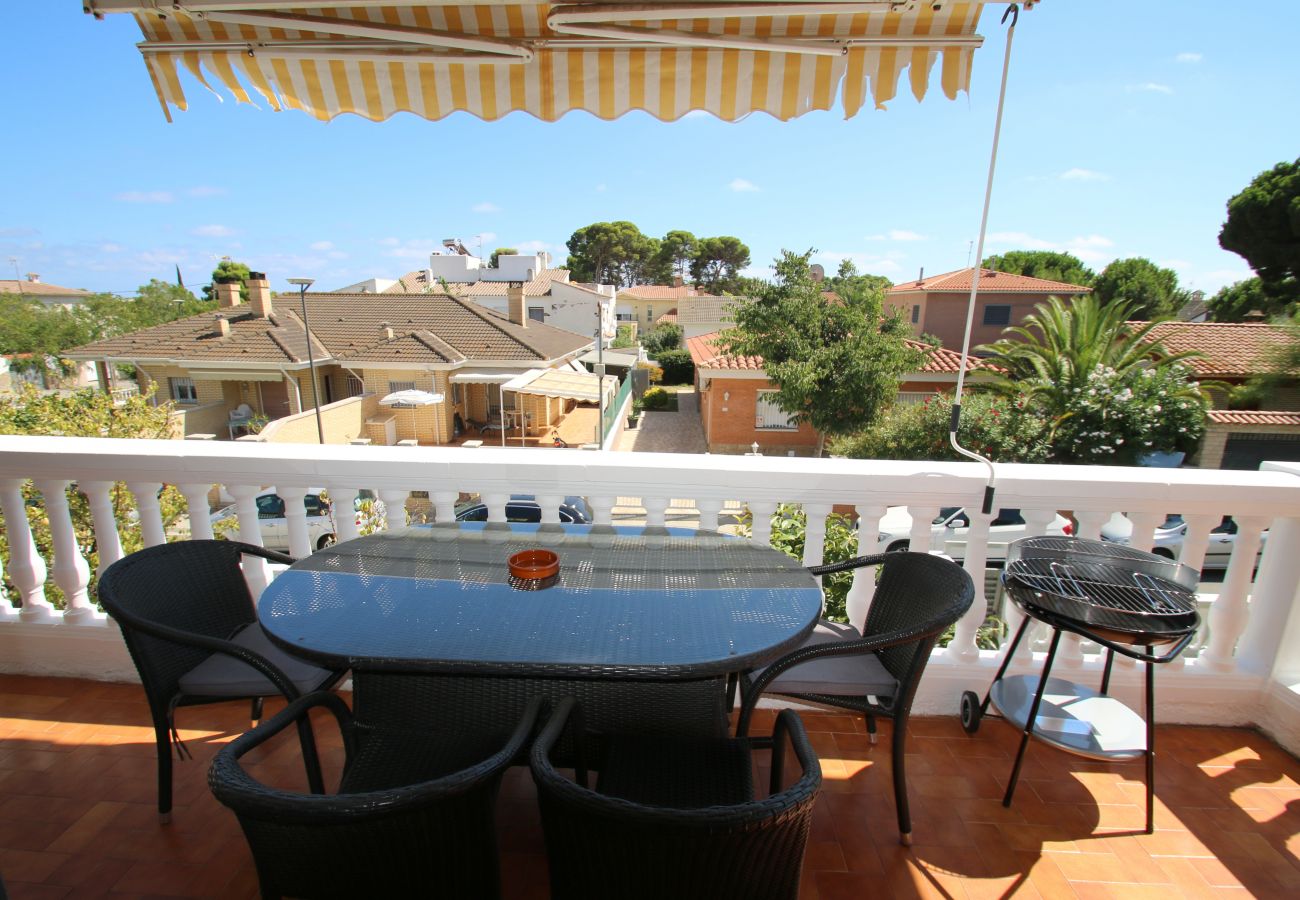 terraza apartamento cerca del puerto de cambrils