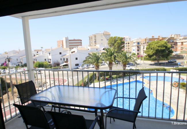 terraza vista piscina apartamento miami playa españa