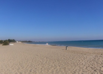 Urbanización Parque de Montroig junto a la playa