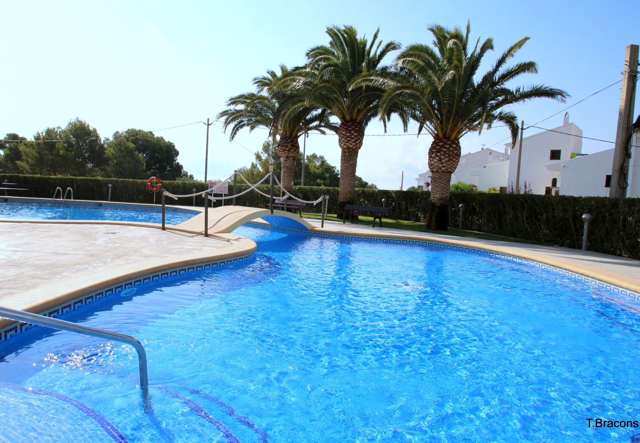Holiday apartment with pool in Miami platja