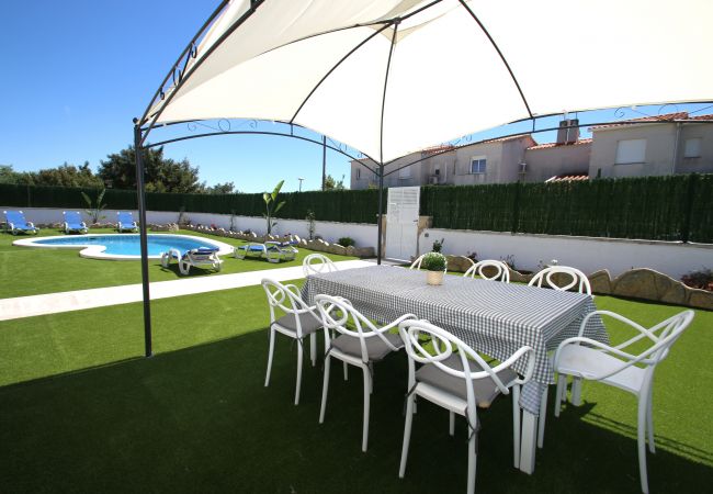 maison miami platja avec jardin et piscine privée