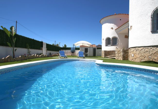 Maison de vacances moderne avec piscine privée à Miami Platja